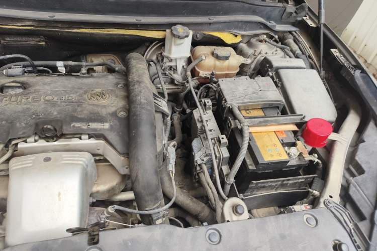 Used Buick Envision 2014 28T All-Wheel-Drive Versatile Sports Flagship Edition Engine Bay Left