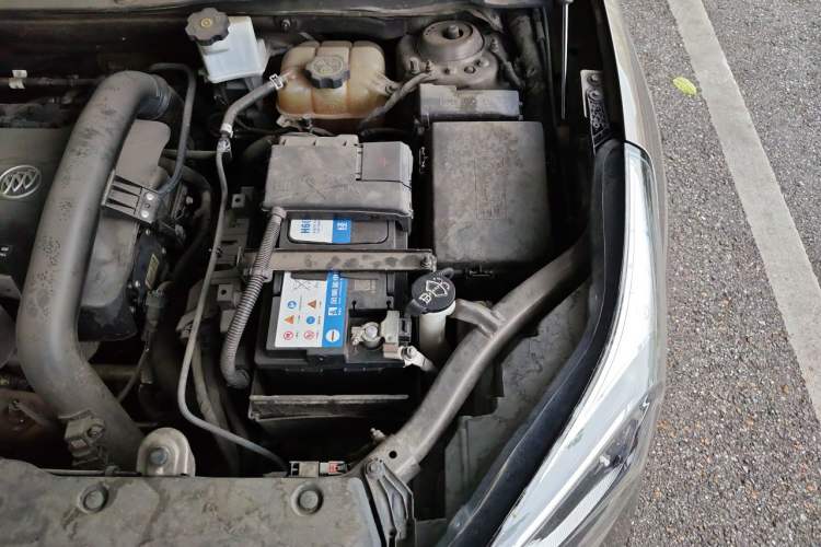 Used Buick Envision 2014 28T Four-Wheel Drive Luxury Model Engine Bay Left