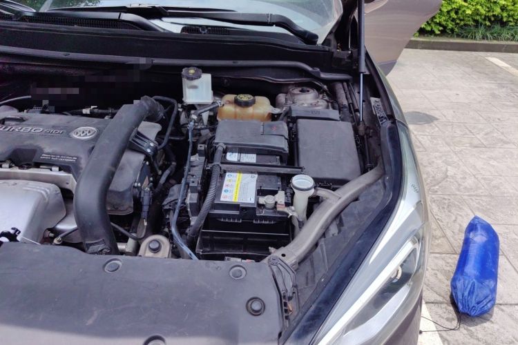 Used Buick Envision 2014 28T Four-Wheel Drive Luxury Model Engine Bay Left