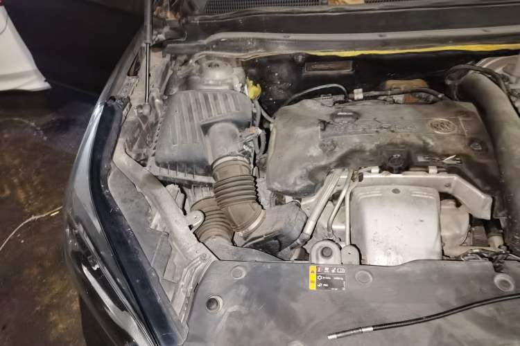 Used Buick Envision 2014 28T Four-Wheel Drive Elite Model Engine Bay Right