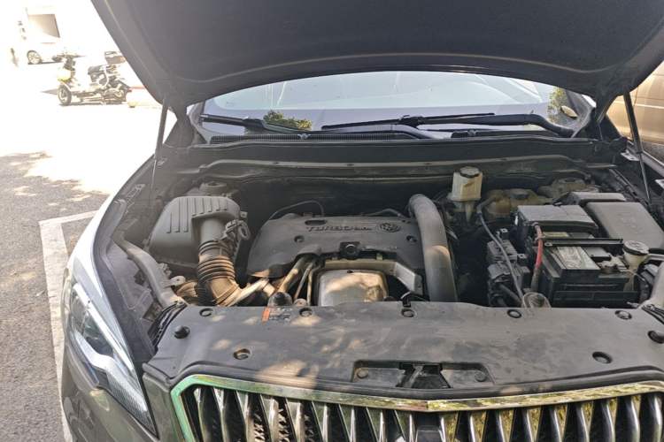 Used Buick Envision 2014 28T Four-Wheel Drive Elite Model Engine Bay Right