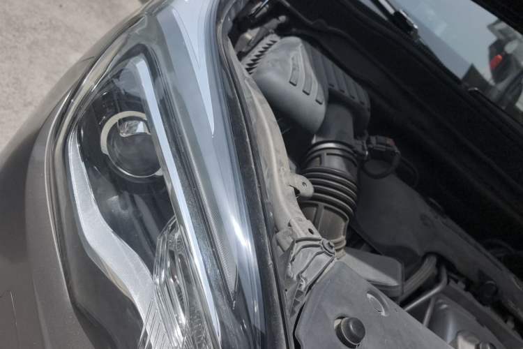Used Buick Envision 2014 28T Four-Wheel Drive Elite Model Engine Bay Right