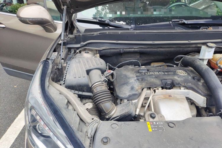 Used Buick Envision 2014 28T Four-Wheel Drive Luxury Model Engine Bay Right