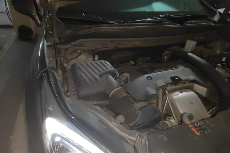 Used Buick Envision 2014 28T All-Wheel-Drive Versatile Sports Flagship Edition Engine Bay Right