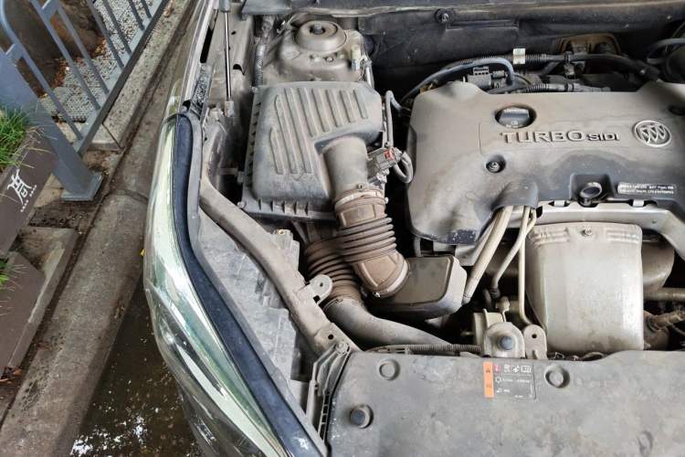 Used Buick Envision 2014 28T Four-Wheel Drive Luxury Model Engine Bay Right