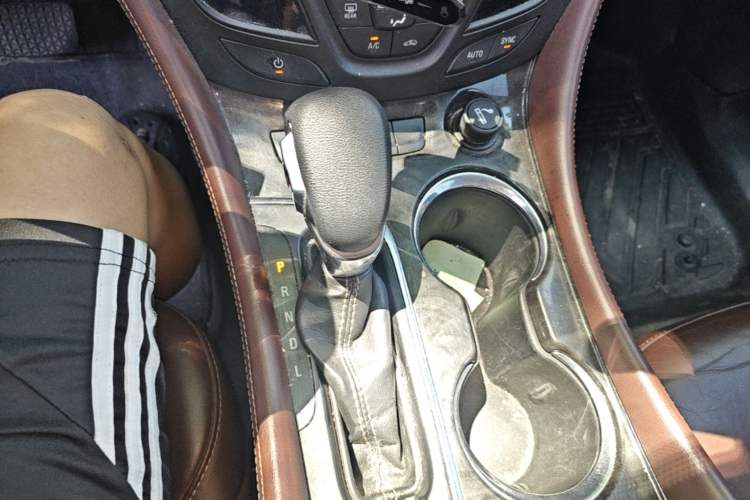 Used Buick Envision 2014 28T Four-Wheel Drive Elite Model Gear Lever