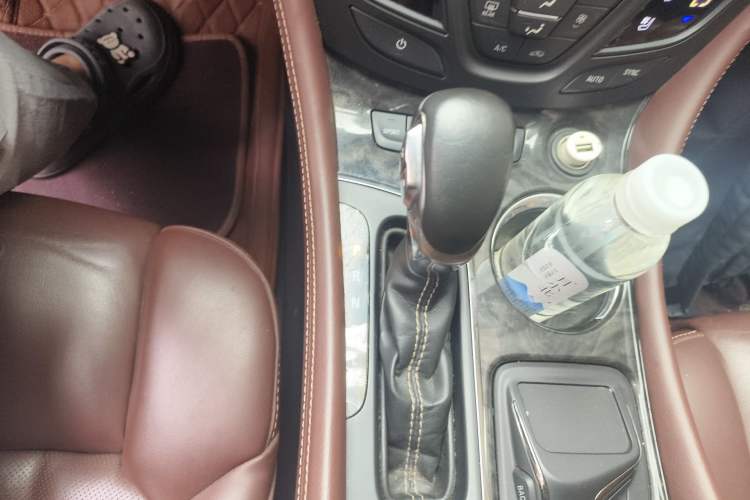 Used Buick Envision 2014 28T All-Wheel-Drive Versatile Sports Flagship Edition Gear Lever