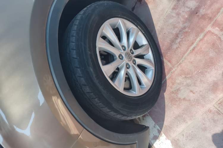 Used Buick Envision 2014 28T Four-Wheel Drive Luxury Model Left Front Wheel Hub