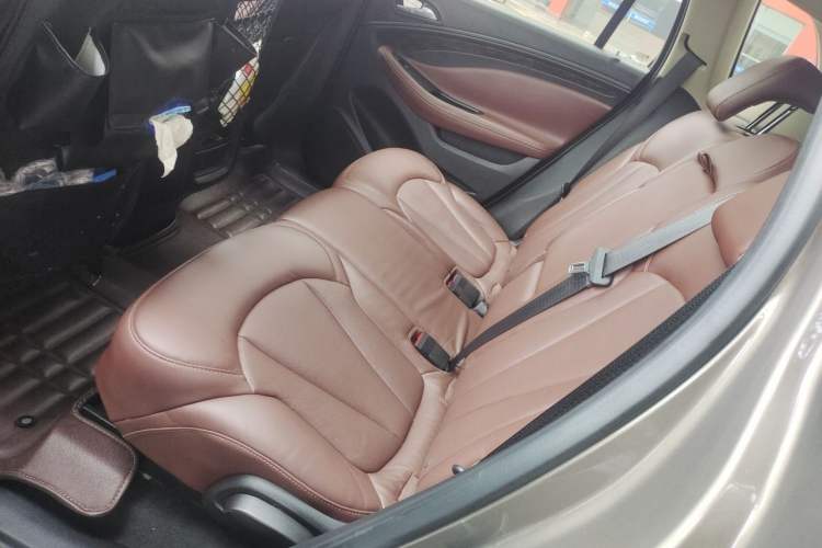 Used Buick Envision 2014 28T Four-Wheel Drive Luxury Model Left Rear Seat