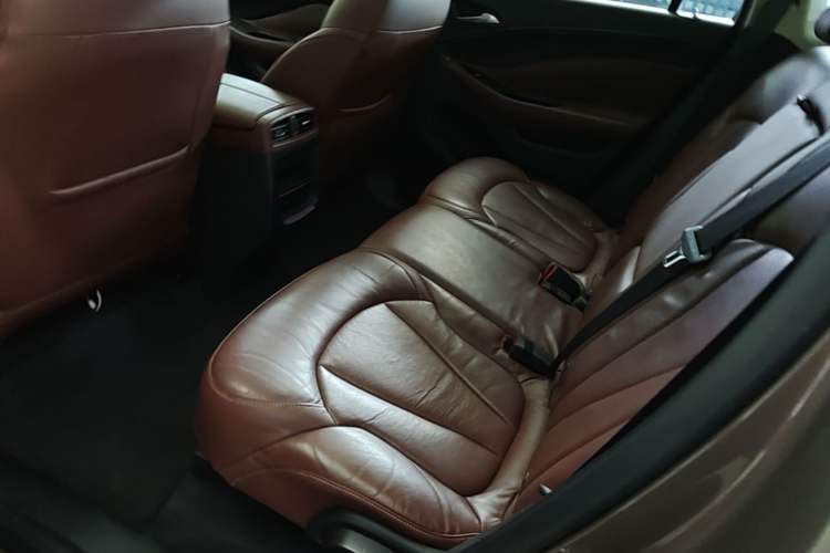 Used Buick Envision 2014 28T Four-Wheel Drive Elite Model Left Rear Seat