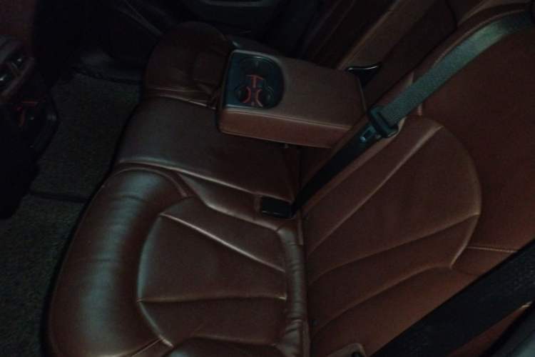 Used Buick Envision 2014 28T Four-Wheel Drive Luxury Model Left Rear Seat