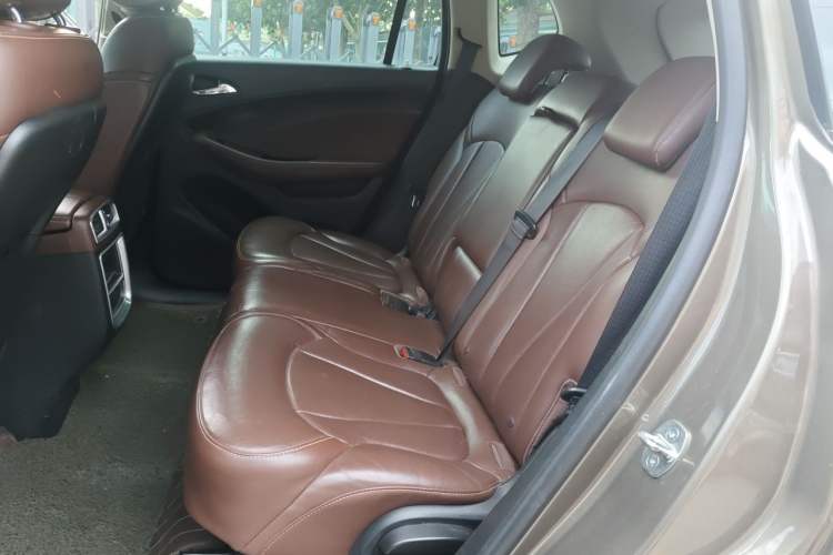 Used Buick Envision 2014 28T Four-Wheel Drive Luxury Model Left Rear Seat