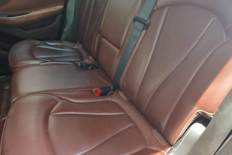 Used Buick Envision 2014 28T Four-Wheel Drive Luxury Model Left Rear Seat