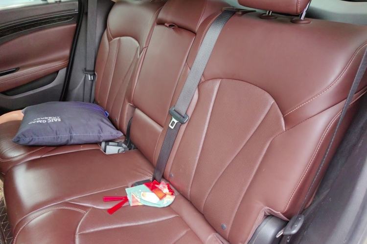 Used Buick Envision 2014 28T Four-Wheel Drive Luxury Model Left Rear Seat