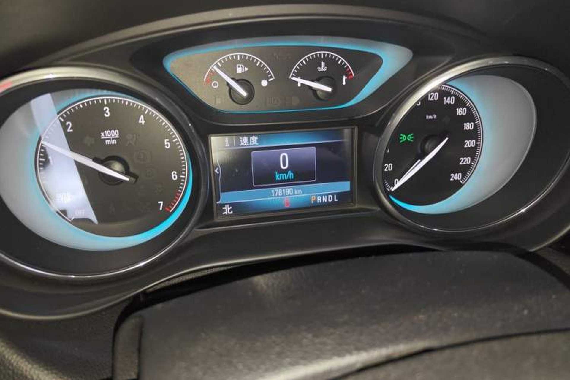 Used Buick Envision 2014 28T Four-Wheel Drive Luxury Model Odometer Close Up