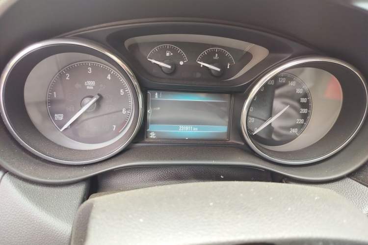 Used Buick Envision 2014 28T Four-Wheel Drive Elite Model Odometer Close Up