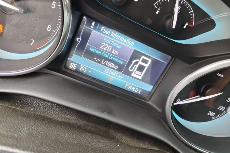 Used Buick Envision 2014 28T Four-Wheel Drive Elite Model Odometer Close Up