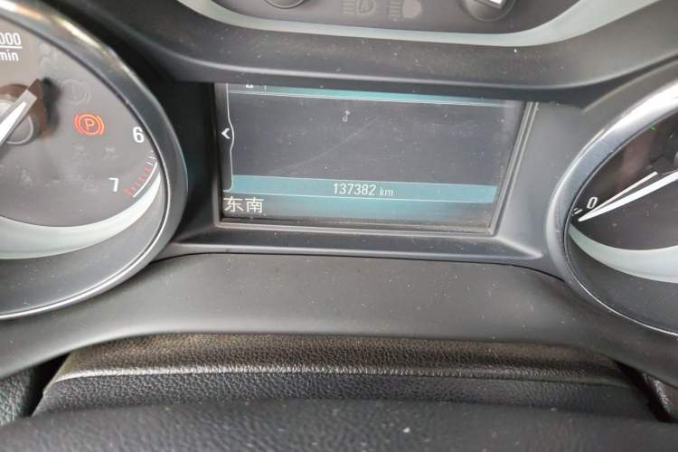 Used Buick Envision 2014 28T Four-Wheel Drive Luxury Model Odometer Close Up