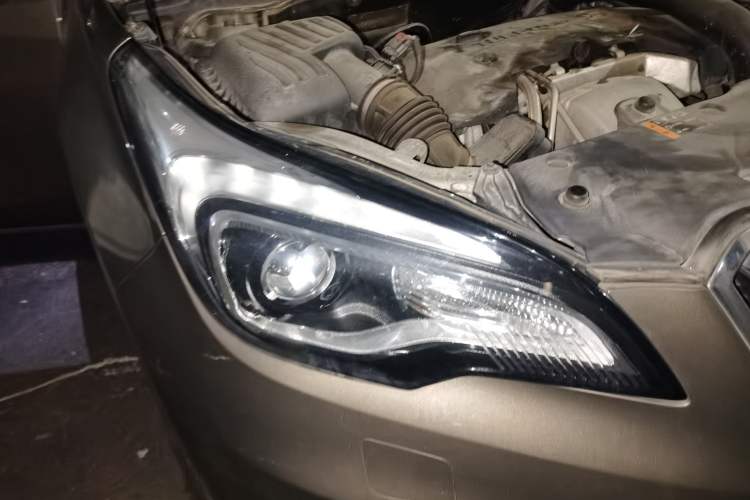 Used Buick Envision 2014 28T Four-Wheel Drive Elite Model Right Front Headlight