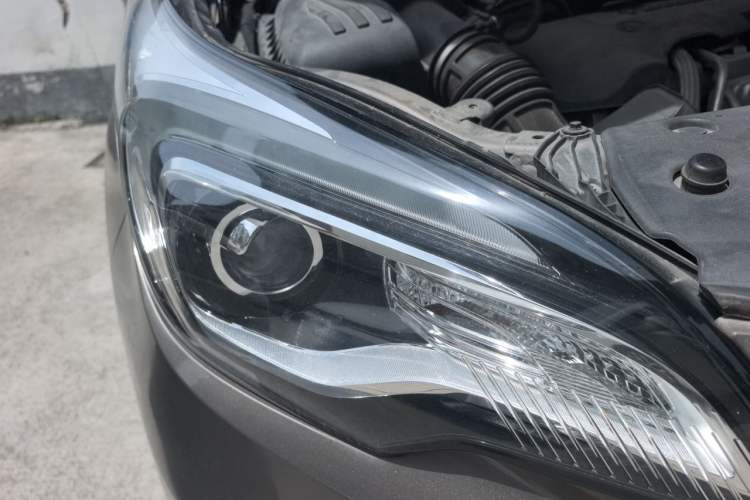 Used Buick Envision 2014 28T Four-Wheel Drive Elite Model Right Front Headlight
