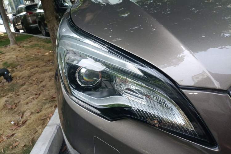 Used Buick Envision 2014 28T All-Wheel-Drive Versatile Sports Flagship Edition Right Front Headlight