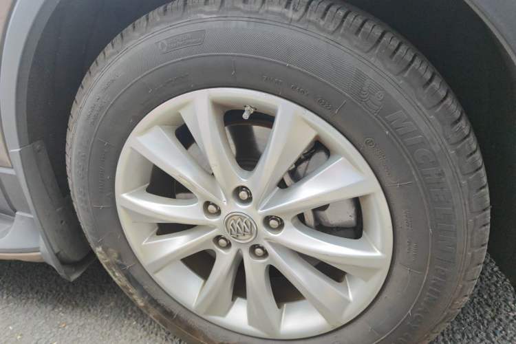Used Buick Envision 2014 28T Four-Wheel Drive Luxury Model Right Front Wheel Hub
