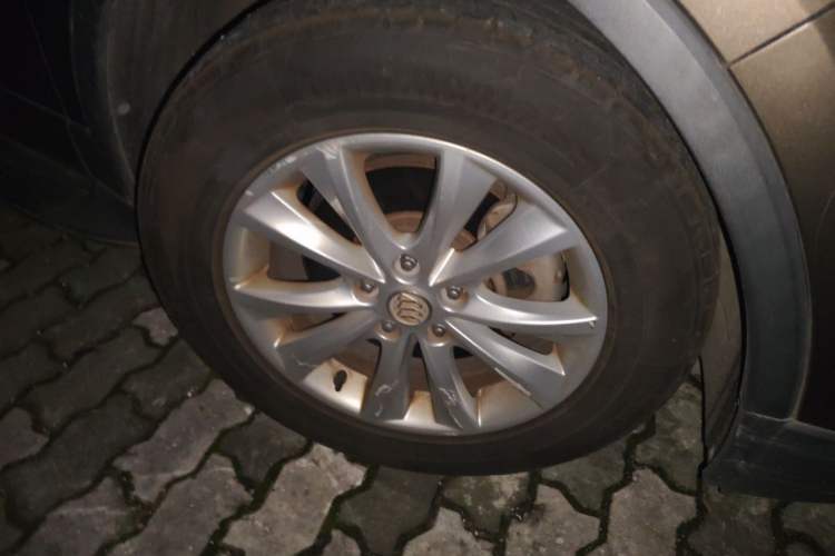 Used Buick Envision 2014 28T Four-Wheel Drive Elite Model Right Front Wheel Hub