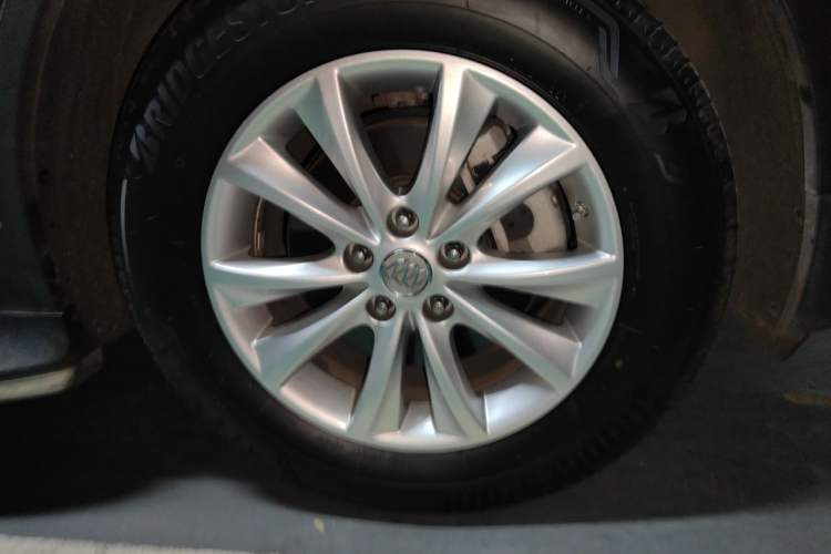 Used Buick Envision 2014 28T Four-Wheel Drive Luxury Model Right Front Wheel Hub