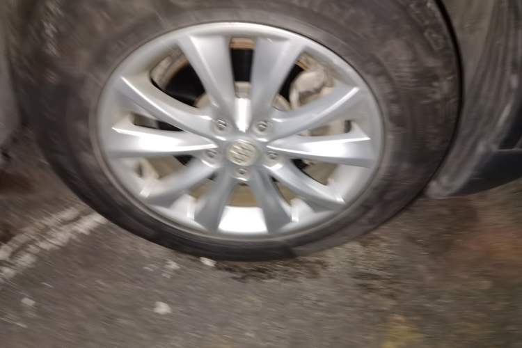 Used Buick Envision 2014 28T Four-Wheel Drive Elite Model Right Front Wheel Hub