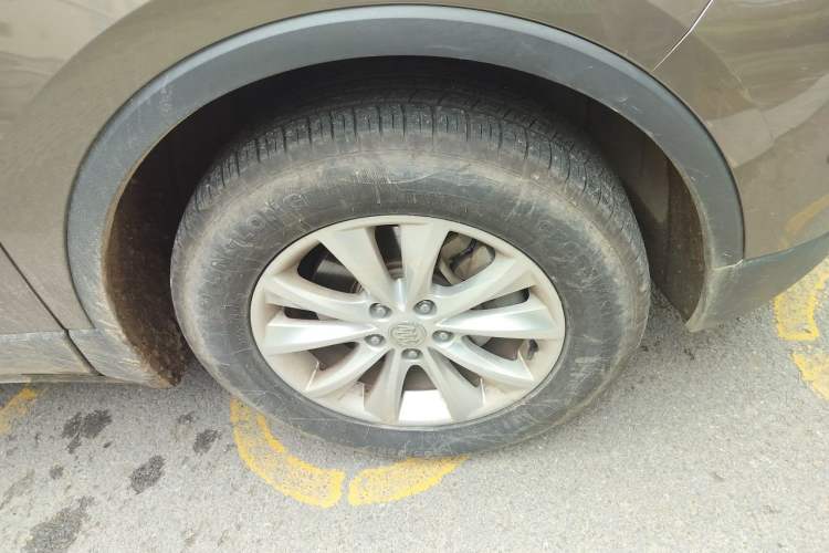Used Buick Envision 2014 28T Four-Wheel Drive Elite Model Right Front Wheel Hub
