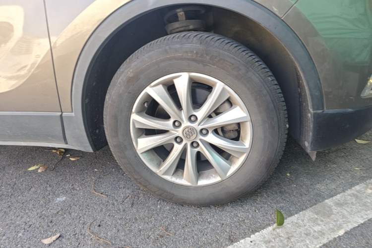 Used Buick Envision 2014 28T Four-Wheel Drive Elite Model Right Front Wheel Hub