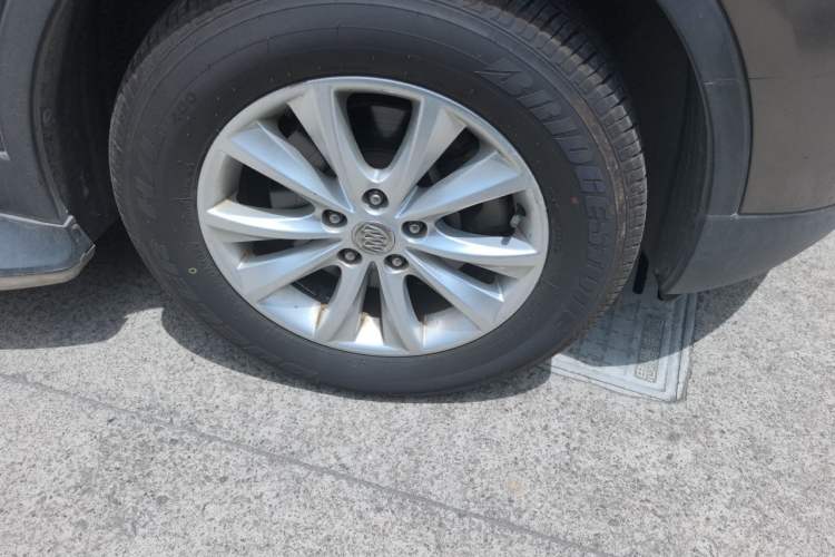 Used Buick Envision 2014 28T Four-Wheel Drive Elite Model Right Front Wheel Hub