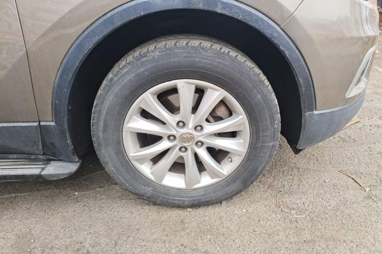 Used Buick Envision 2014 28T Four-Wheel Drive Elite Model Right Front Wheel Hub