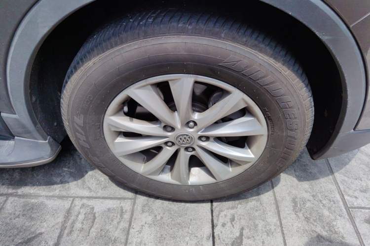 Used Buick Envision 2014 28T Four-Wheel Drive Luxury Model Right Front Wheel Hub