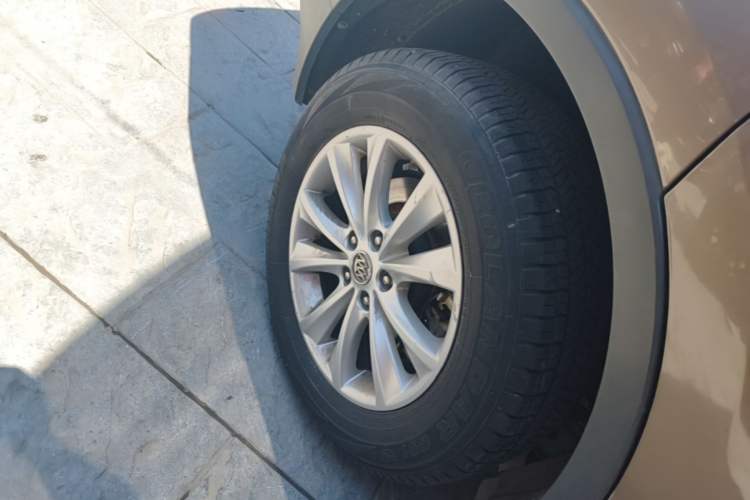 Used Buick Envision 2014 28T Four-Wheel Drive Luxury Model Right Rear Wheel Hub