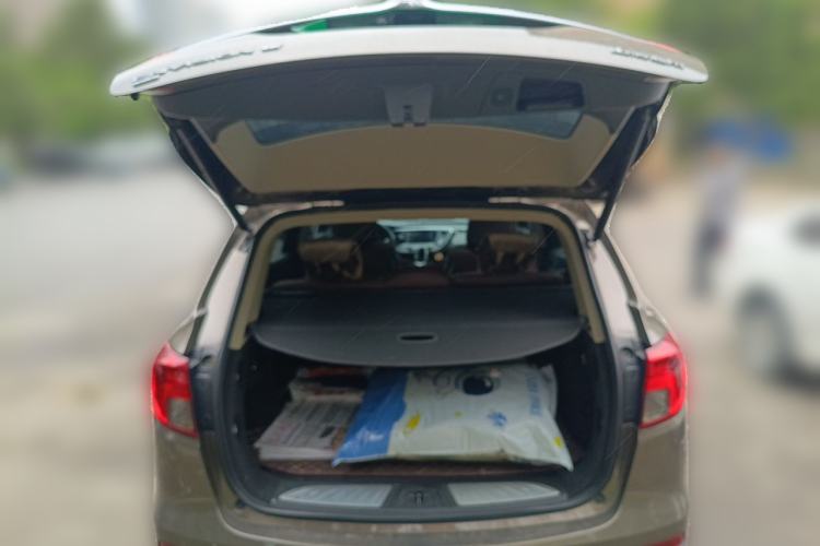 Used Buick Envision 2014 28T Four-Wheel Drive Luxury Model Trunk