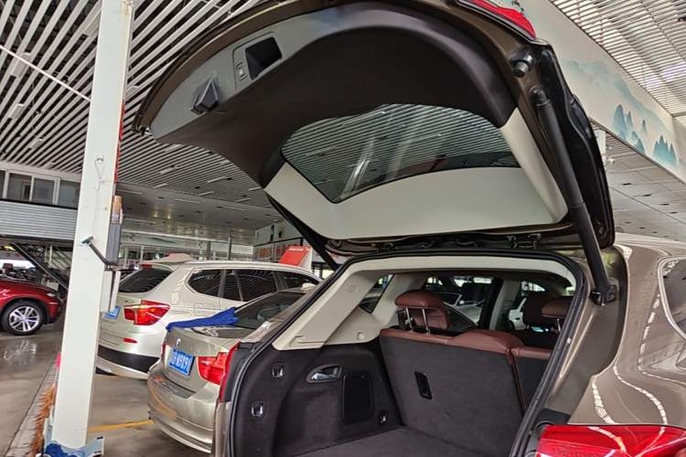 Used Buick Envision 2014 28T Four-Wheel Drive Elite Model Trunk
