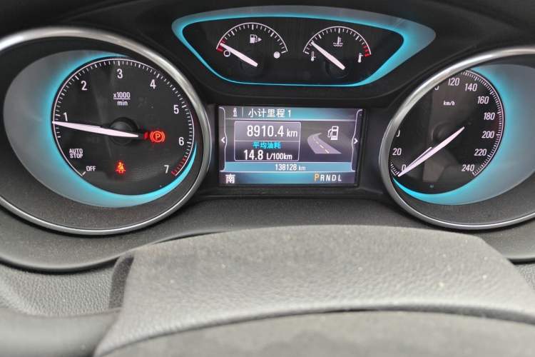 Used Buick Envision 2014 28T Four-Wheel Drive Elite Model Odometer Close Up