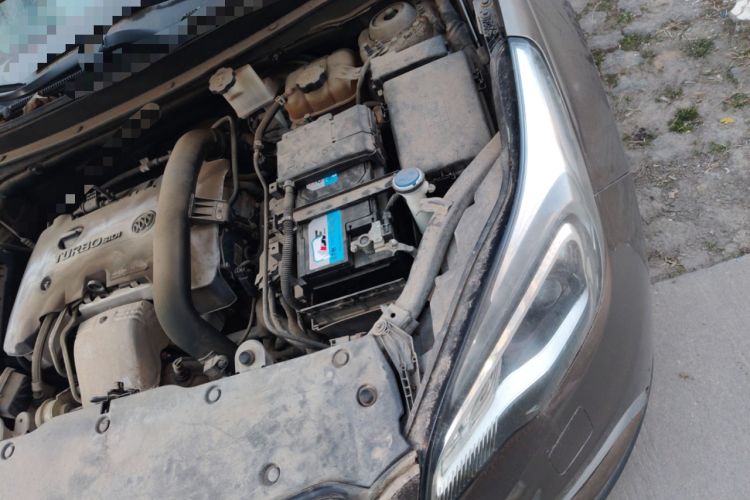 Used Buick Envision 2014 28T Four-Wheel Drive Luxury Model Engine Bay Left