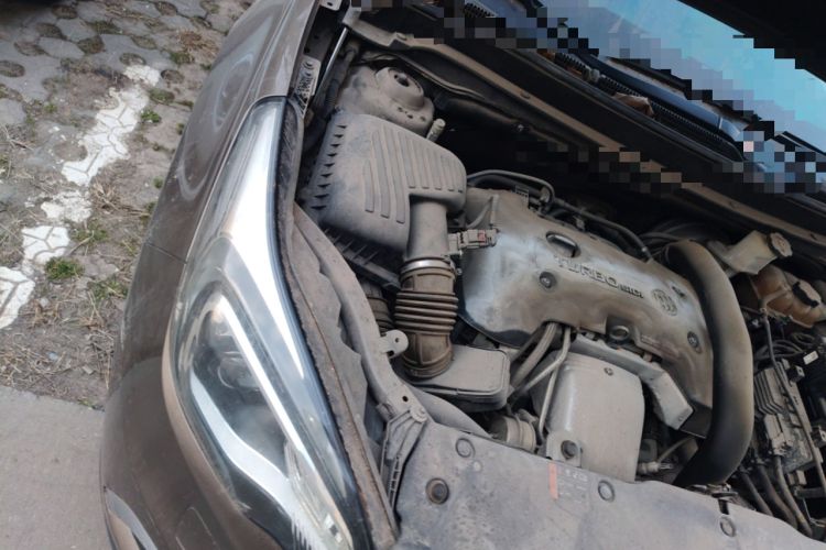 Used Buick Envision 2014 28T Four-Wheel Drive Luxury Model Engine Bay Right