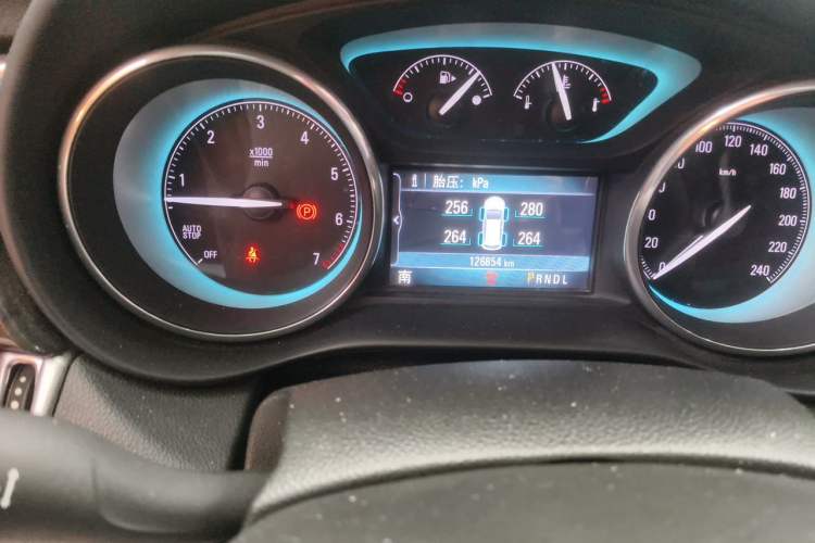 Used Buick Envision 2014 28T Four-Wheel Drive Luxury Model Odometer Close Up