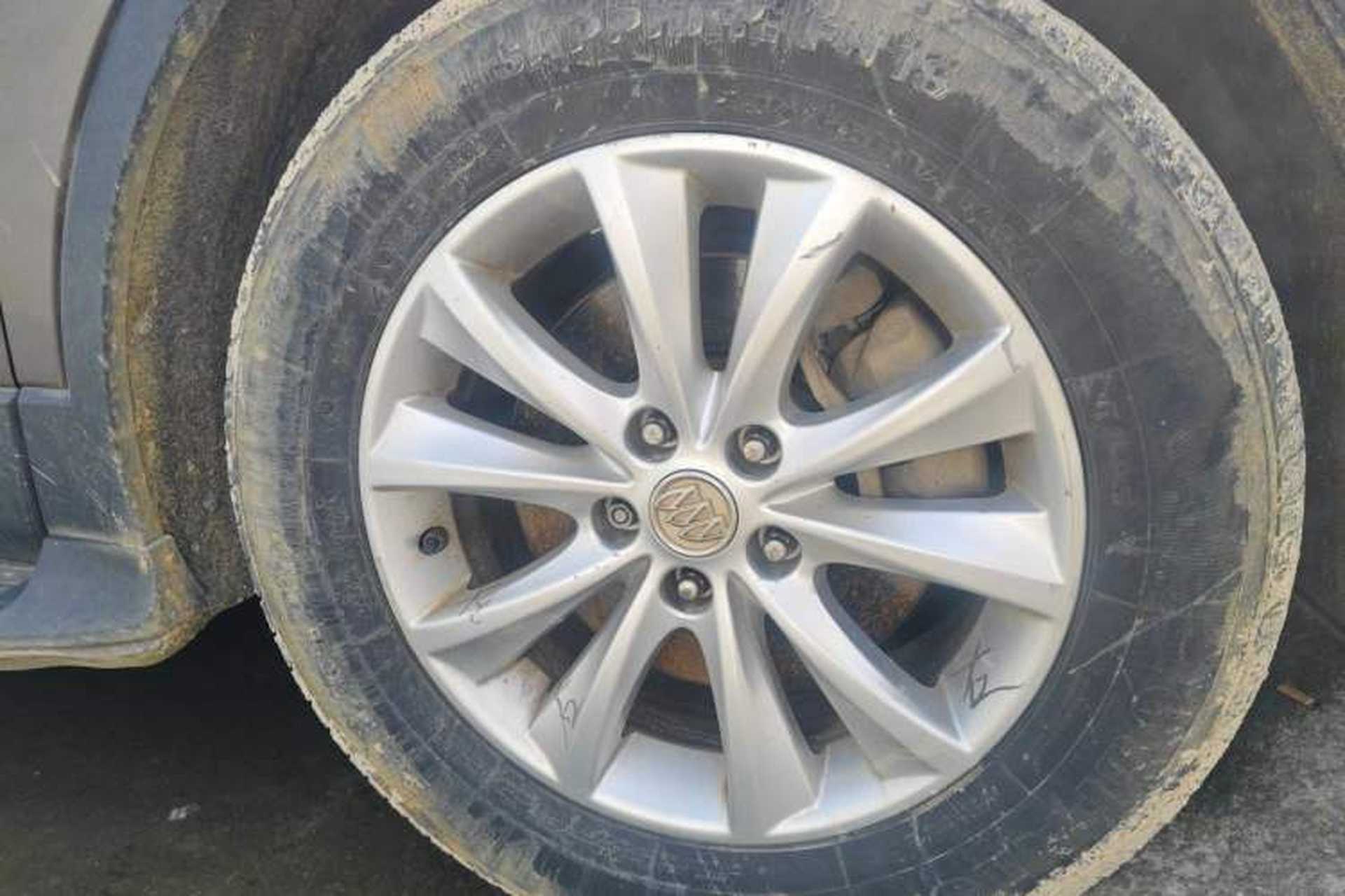 Used Buick Envision 2014 28T Four-Wheel Drive Luxury Model Right Front Wheel Hub