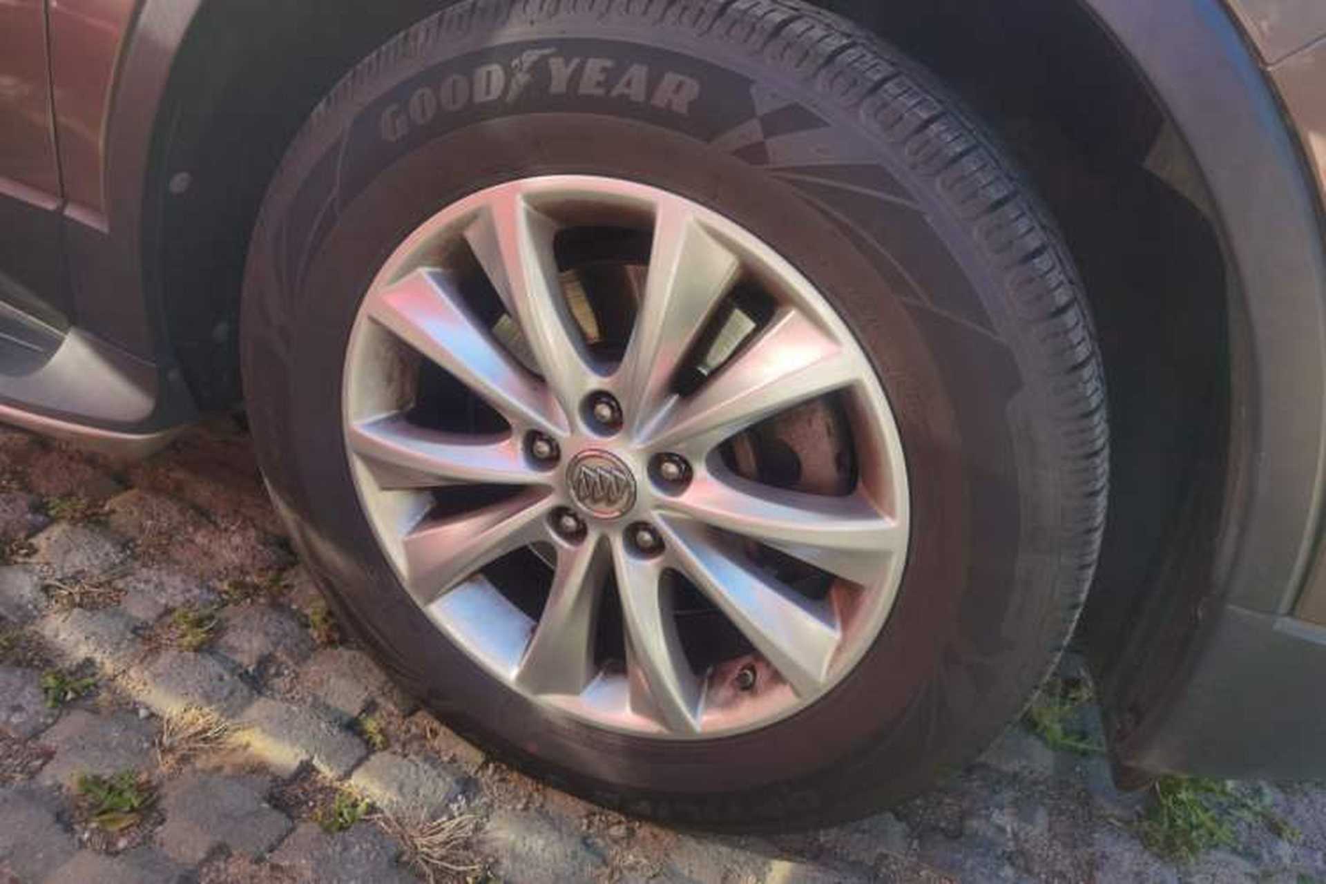 Used Buick Envision 2014 28T Four-Wheel Drive Elite Model Right Front Wheel Hub