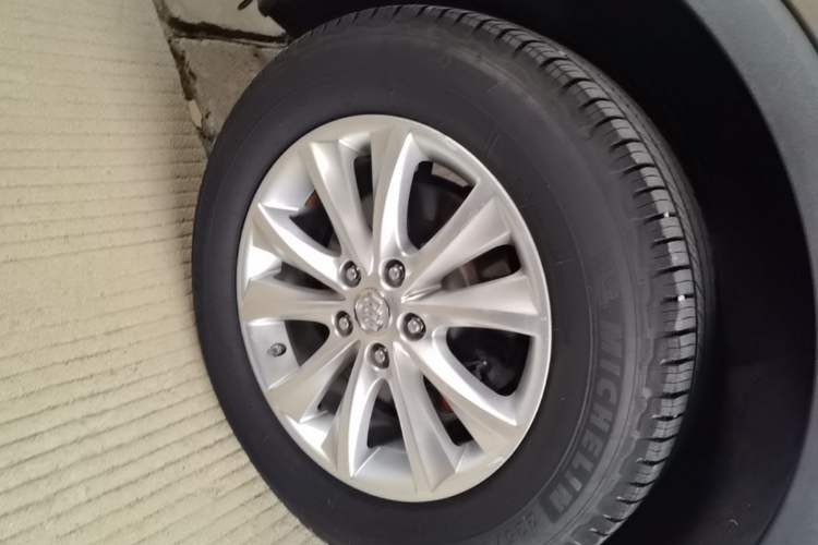 Used Buick Envision 2014 28T Four-Wheel Drive Elite Model Right Rear Wheel Hub