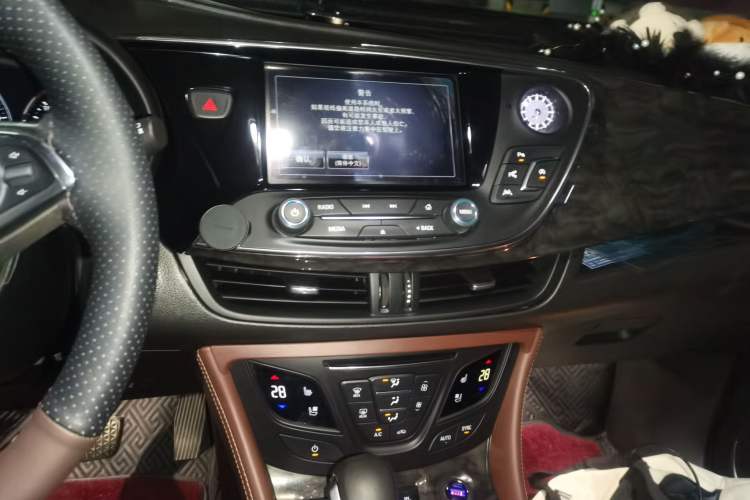 Used Buick Envision 2014 28T All-Wheel-Drive Versatile Sports Flagship Edition Audio And AC Panel
