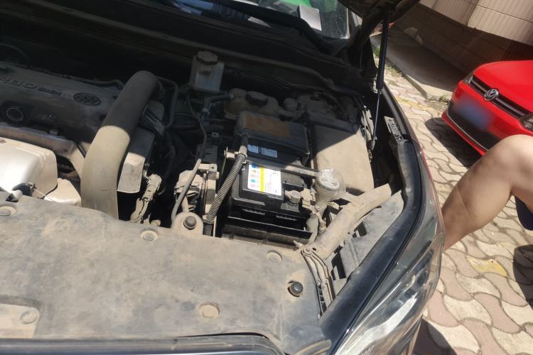 Used Buick Envision 2014 28T All-Wheel-Drive Versatile Sports Flagship Edition Engine Bay Left