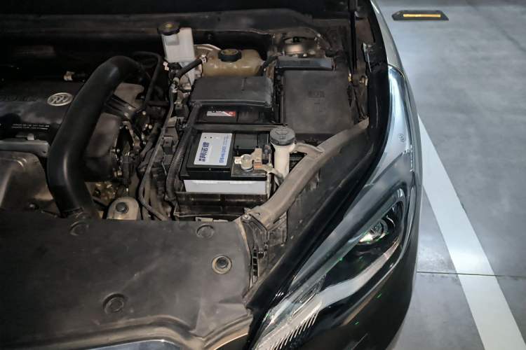 Used Buick Envision 2014 28T Four-Wheel Drive Luxury Model Engine Bay Left
