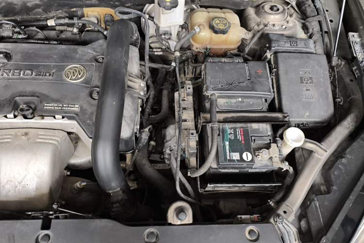 Used Buick Envision 2014 28T Four-Wheel Drive Luxury Model Engine Bay Left