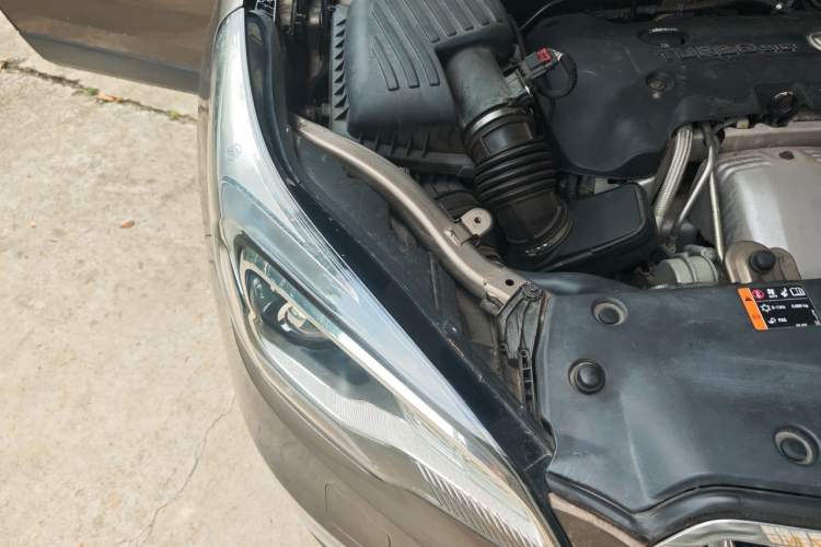 Used Buick Envision 2014 28T Four-Wheel Drive Elite Model Engine Bay Right