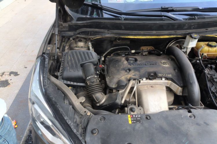 Used Buick Envision 2014 28T Four-Wheel Drive Elite Model Engine Bay Right